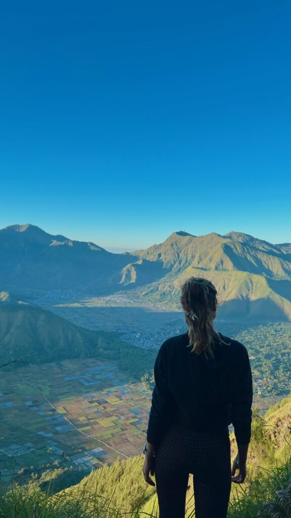 Pergasingan Hill: The Scenic Hike with Samyna - tour & travel
